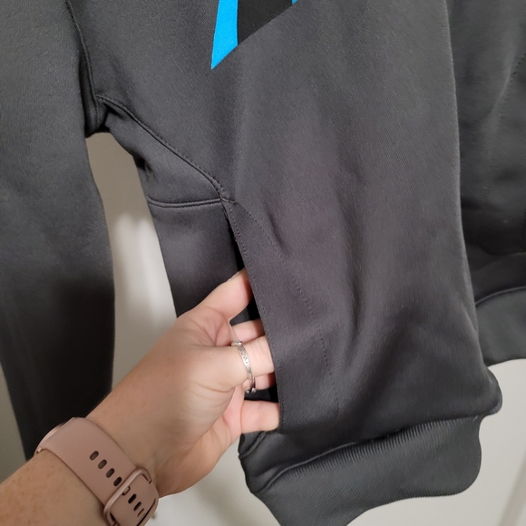 Panthers hoodie - Picture 3 of 4